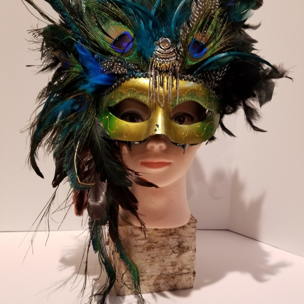 912 Mardi Gras mask